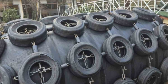 Zonguldak’ta köprüyü tehdit eden dev cisme itfaiye müdahalesi