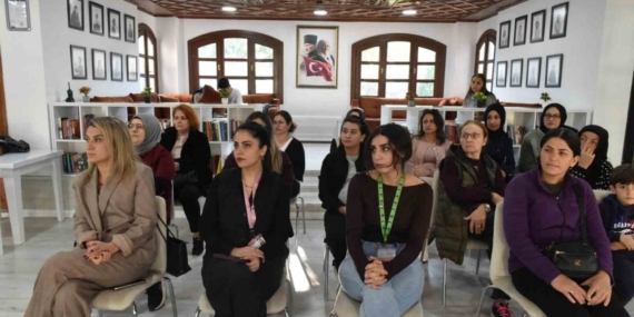 Zübeyde Hanım Kadın Eğitim ve Sosyal Tesisi’nde kadın sağlığı konuşuldu