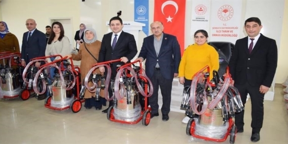 128 yetiştirici süt sağım makinesi ile buluştu