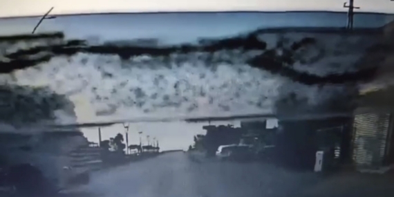 18 kişinin yaralandığı kazada yolcu minibüsünün devrildiği anlar kamerada