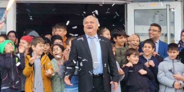 47 yıllık eğitimci alkışlarla mesleğine veda etti