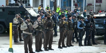 ABD Göçmenlik ve Gümrük Muhafaza Dairesi ajanları bir kadını vurarak öldürdü