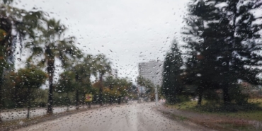 Adana günü yağmurlu başladı