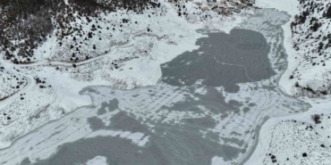 ’Adana’nın Sibiryası’nda Kürebeli Barajı buz tuttu