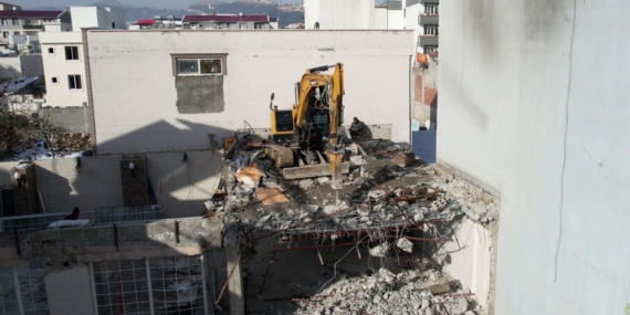 Adıyaman’da binalar daha güvenli şekilde yıkılıyor