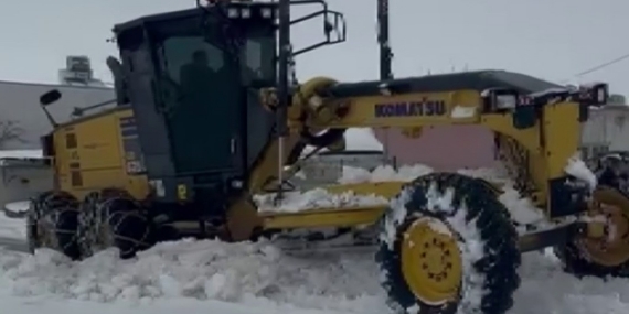 Adıyaman’da karla mücadele aralıksız sürüyor