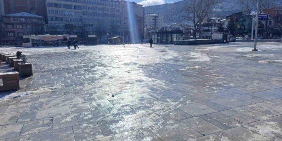 Afyonkarahisar yılın ilk gününe dondurucu soğukla başladı