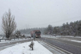 Afyonkarahisar’ın yüksek rakımlı bölgelerinde kar yağışı etkili oldu