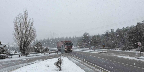 Afyonkarahisar’ın yüksek rakımlı bölgelerinde kar yağışı etkili oldu