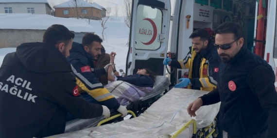 Ağrı Patnos Uzunca köyü’nde zamanla yarış: 15 yaşındaki hasta paletli ambulansla hastaneye götürüldü