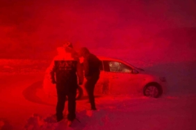 Ağrı’da AFAD ekipleri mahsur kalan vatandaşlara ulaştı