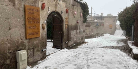 Aksaray’ın Güzelyurt ilçesinde kar yağışı etkili oldu