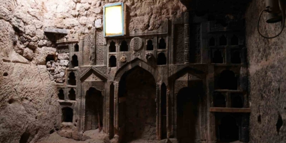 Alan Başkanı Aslanbay, Eretna Beyliği’ne ait olduğu değerlendirilen tarihi ibadethaneyi inceledi