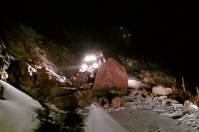 Alanya’da heyelan nedeniyle kapanan yolları açma çalışmaları sürüyor