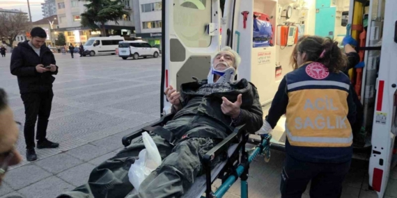 Alkol komasına giren adam banktan yere yığıldı