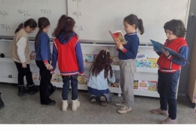 Altıntaş Zafer İlkokulu’nda sınıflara kitaplık kazandırıldı