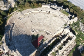 Alüvyonlarla örtülü Anadolu’nun Pompei’si Myra’da kazılar özel mülkiyet sınırlarında ilerliyor