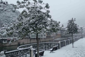 Amasya yeni yıla karla girdi, şehir beyaza büründü