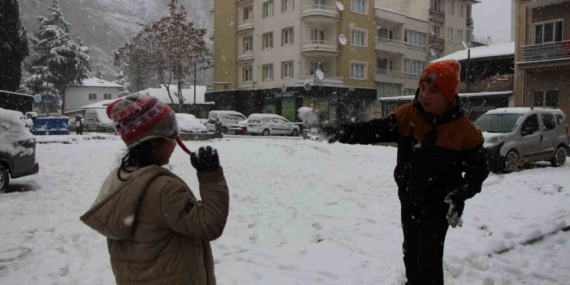 Amasya’da kar yağışı nedeniyle eğitime ara verildi