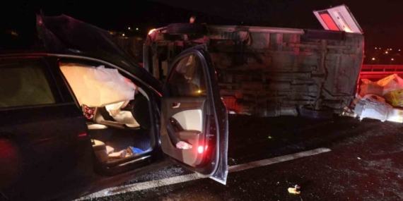 Anadolu Otoyolu’nda aynı istikamette giden otomobil ile minibüs çarpıştı: 1 ölü, 3 yaralı