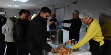 Anadolu Üniversitesi öğrencileri sınav haftasında sunulan ikramlardan memnun