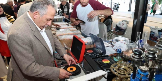 Antikacılar; yeni yılda da kendi yerinde, kendi gününde