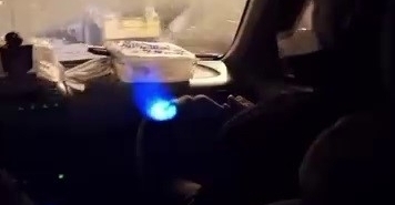 Araç içerisinde pürmüzle ısınmaya çalıştılar