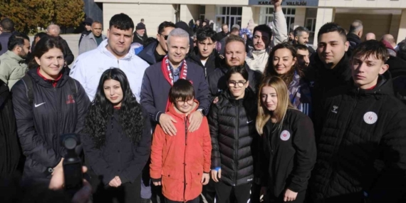 Ardahan’a atanan Vali Mehmet Fatih Çiçekli’yi uğurlama töreninde duygu dolu anlar