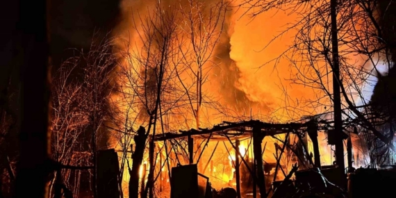 Ardiye yangını eve sıçramadan söndürüldü