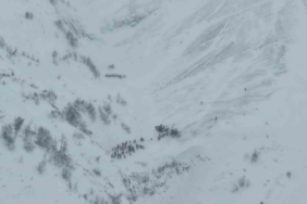 Artvin’de çığ altında kalan çobanları arama çalışmaları havadan görüntülendi