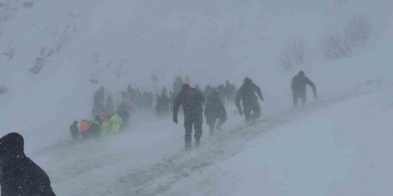 Artvin’de çığ bölgesinde arama çalışmalarına ara verildi