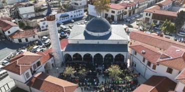 Asrın felaketinde yerle bir olan Habibi Neccar Camii’nde 6 Şubat’ın ardından ilk cuma namazı kılındı