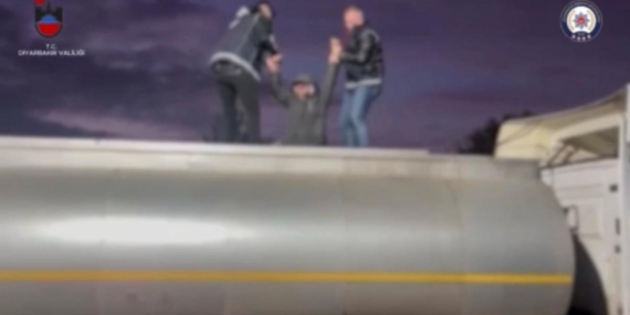 Atık tankeri içinde 32 düzensiz göçmen yakalandı: 4 organizatör tutuklandı