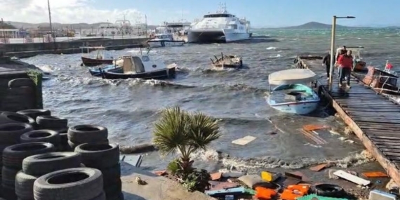 Ayvalık’ta kuvvetli fırtına tekneleri batırdı