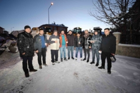 Aziziye’nin karla mücadele timlerine gece yarısı sürprizi