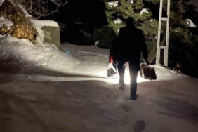 Bağ evinde mahsur kalan aileye itfaiyeden erzak desteği