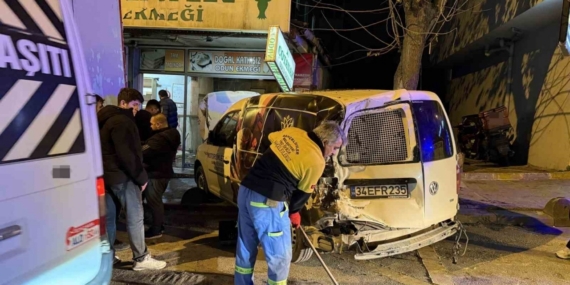 Bahçelievler’de kamyonun çarptığı araç fırına girdi, o anlar kamerada