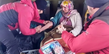 Bahçesaray’da hamile kadın helikopterle hastaneye ulaştırıldı