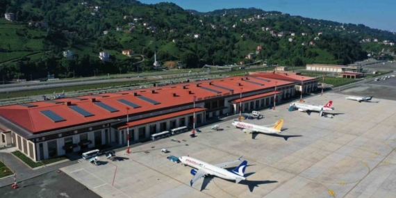 Bakan Uraloğlu: "12 aylık dönemde üst geçişler ile birlikte toplam 2 milyon 507 bin 399 uçak trafiğine ulaştık"