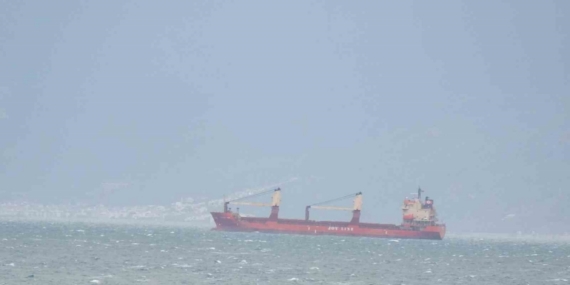 Balıkesir’de yük gemileri Edremit Körfezi’ne sığındı