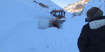 Başkale’de çığ nedeniyle kapanan yol ulaşıma açıldı
