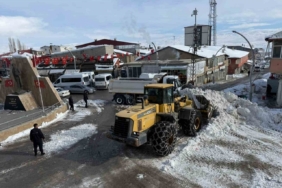 Başkale’de karla mücadele çalışması