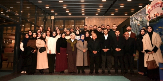 Başkan Büyükkılıç, gençlerle çay kahve eşliğinde sohbet etti