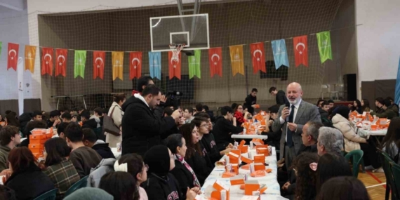 Başkan Çolakbayrakdar: "Güçlü Türkiye’nin temeli gençlerimizdir"