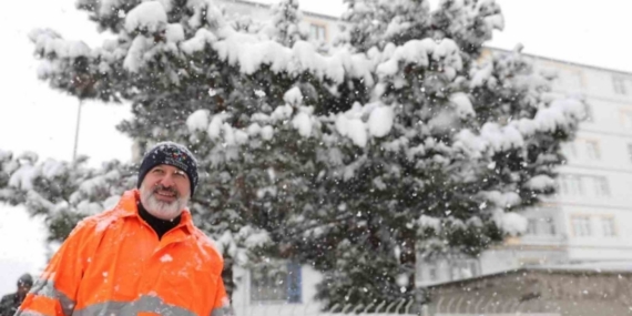Başkan Çolakbayrakdar: "Kar yağışı ve don tehlikesine karşı 3 vardiya 24 saat çalışıyoruz"