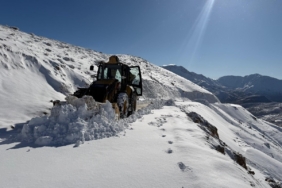 Batman kırsalında kar kalınlığı 1 metreyi aştı, yollar kapandı
