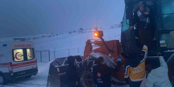 Batman’da hamile kadın kepçeyle kurtarıldı