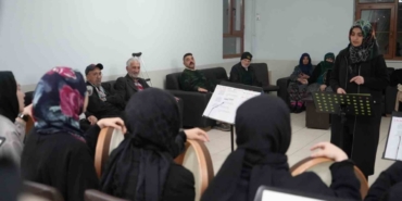 Bayburt huzurevinde manevi buluşma: Bendirler çalındı, ilahiler söylendi