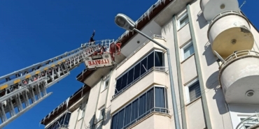 Bayburt’ta buz sarkıtları temizleniyor