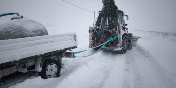 Bayburt’ta karla mücadele çalışmaları aralıksız sürüyor